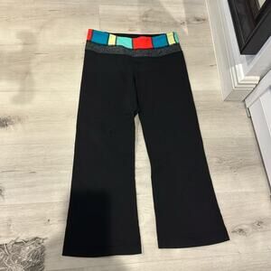 Lululemon Yoga Ankle Pre Loved leggings with wide legs in size 4.